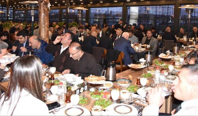 Van İpekyolu Kaymakamı, muhtarlar ile iftarda bir araya geldi