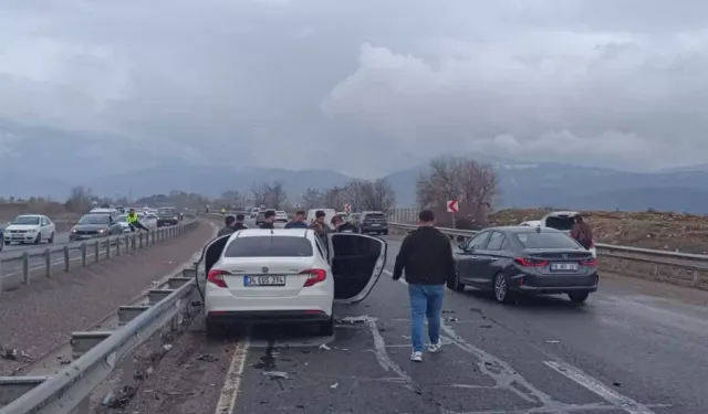 El freni çekilmeyen araç faciaya neden oldu: 1 ölü, 1’i ağır 3 yaralı!
