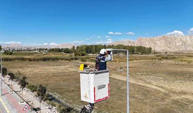 VEDAŞ’tan gündüz yanan sokak lambalarına ilişkin açıklama!
