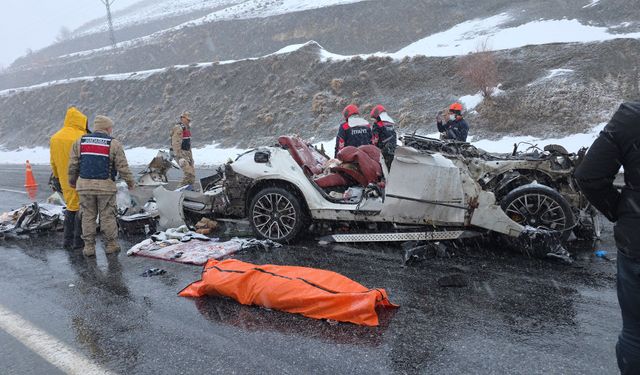 Van-Tatvan karayolundaki kazada can pazarı yaşandı: Kuskunkıran Tünelli yine tartışma konusu oldu!