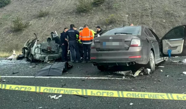 Ankara'daki kazada can pazarı: 2 araç kafa kafaya çarpıştı, 5 kişi öldü!