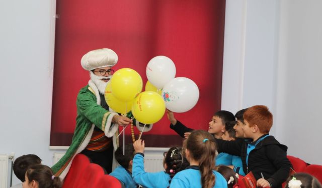 Mizah ustası Nasreddin Hoca Vanlı çocuklarla buluştu!