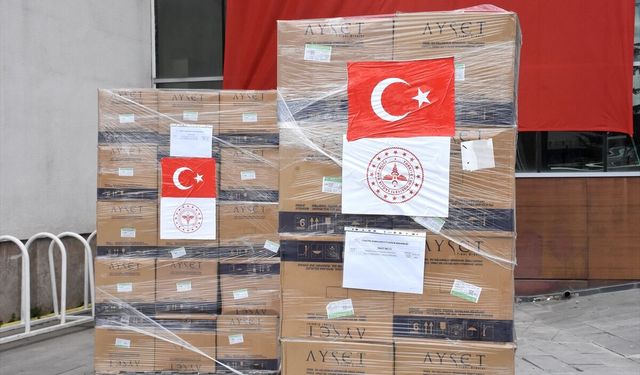 Türkiye'den İran'a gönderilen tıbbi yardım malzemesi yüklü 6 tır Van'dan yola çıktı.