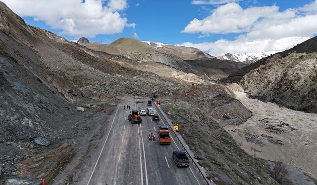 Van-Hakkari kara yolunda alternatif yol açıldı, 12 günlük çile sona erdi!