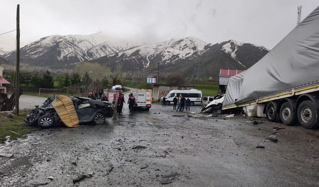 Van-Tatvan karayolundaki kazada hayatını kaybeden kurum müdürü ve şoförünün ismi belli oldu!
