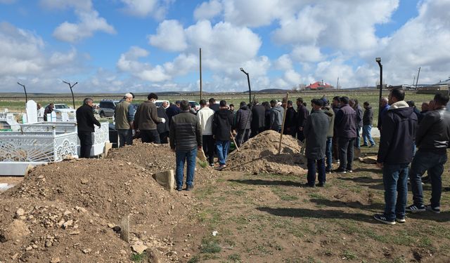 Van’da köpeklerin saldırısında hayatını kaybeden 5 yaşındaki Hamza toprağa verildi!