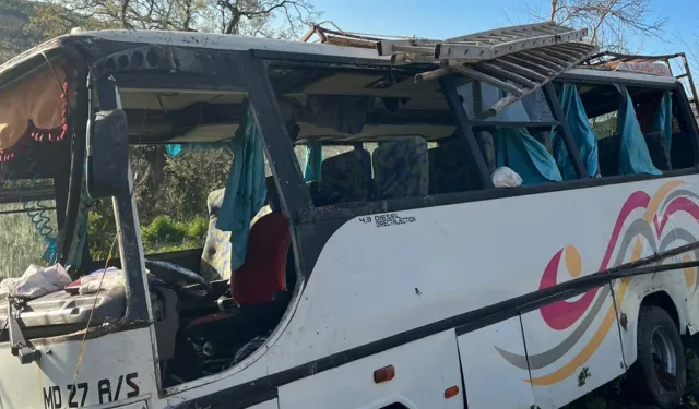 İşçileri taşıyan midibüs devrildi: 17 işçi yaralandı!