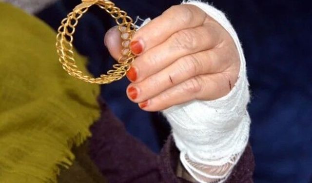 85 yaşındaki komşusunun ellerini keserek bileziklerini çaldı!