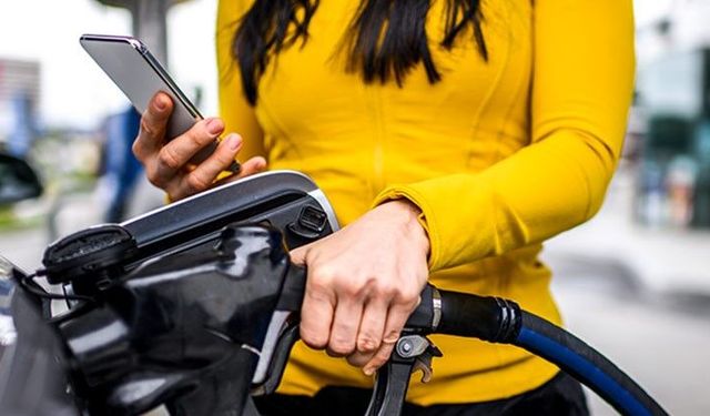 Akaryakıta Cumhuriyet tarihinin en büyük zammı geldi