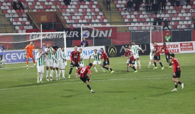 Serikspor-Vanspor maçında ilk 11’ler belli oldu: Vanspor’da ilk 11’de sürpriz isimler!
