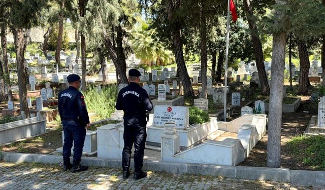 30 yıl önce Van’da şehit olan asker mezarı başında anıldı!