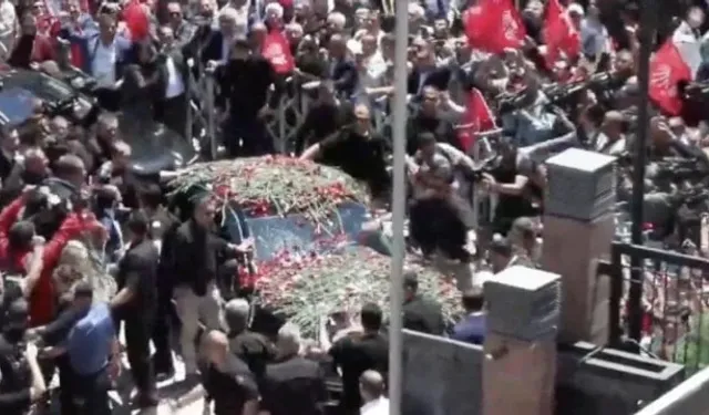 Kemal Kılıçdaroğlu'na CHP Genel Merkezi'nde coşkulu karşılama