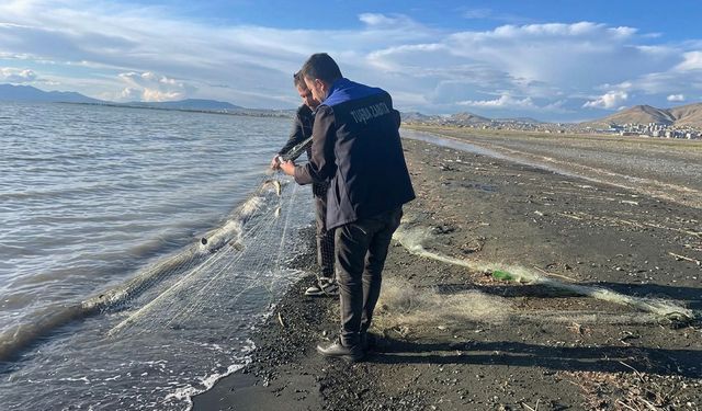 Tuşba’da ekipler kaçak avcılığa geçit vermiyor: 300 kilo inci kefali doğal yaşam alanına bırakıldı!