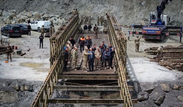 Van ile Hakkari bu köprü ile birbirine bağlandı: İlk geçişler başladı…