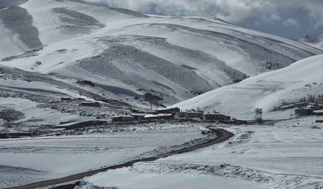 Van’a bahar yerine kar geldi!