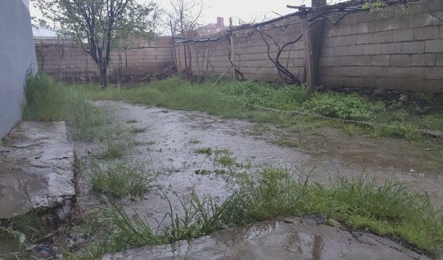 Erciş’i sağanak yağış vurdu!
