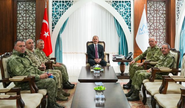 Korgeneral Topaloğlu, Hakkâri Valiliği’ni ziyaret etti