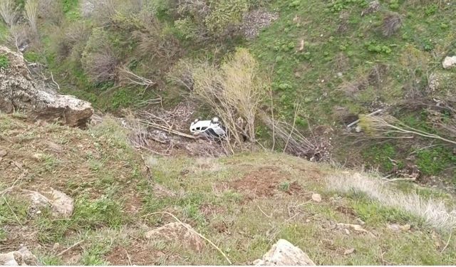 Van'da askeri personeli taşıyan araç uçuruma yuvarlandı: 5 personel ölümden döndü!
