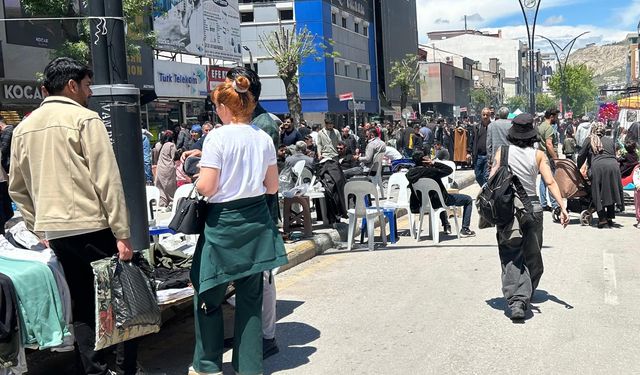 Van’da bayram yoğunluğu: Ceddeler dolup taştı!