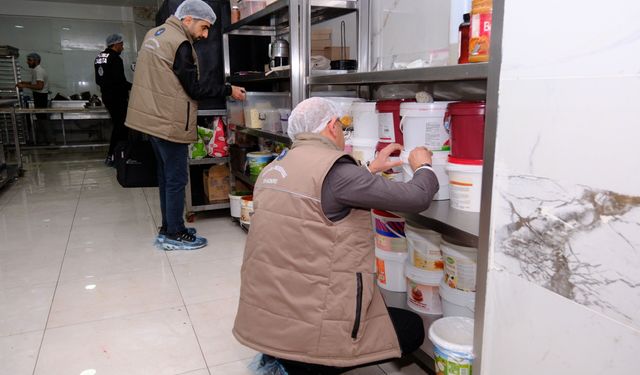 İpekyolu’nda bayram öncesi sıkı denetim: Tatlı ve gıda işletmeleri mercek altında!