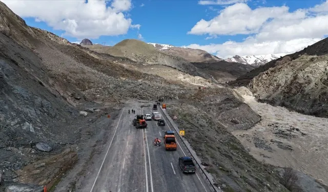 Van-Hakkâri Yolu yeniden ulaşıma açıldı!