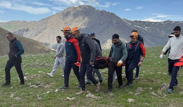 Van’da bir çocuk kayalıklardan düştü: hastaneye kaldırıldı!