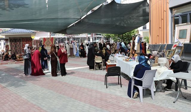 Van’da kadınların el emeği göz nuru ürünler görücüye çıktı