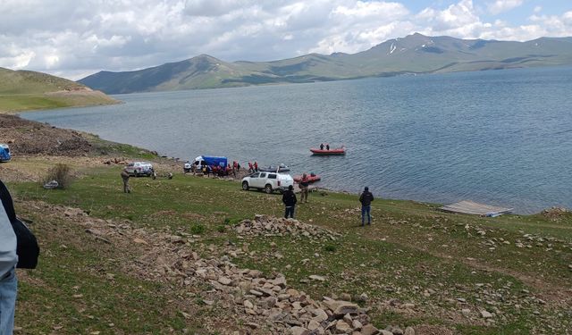 Van'ın dalgıçları devreye girdi: Kaybolan şahsın cansız bedenine ulaşıldı