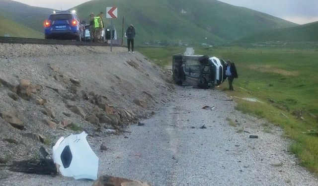 Van'da kontrolden çıkan otomobil şarampole yuvarlandı: 1 kişi yaralı!