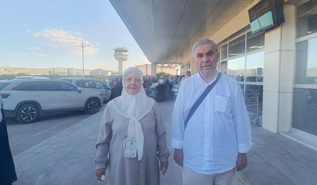 Vanlı hacılar kutsal topraklardan döndü