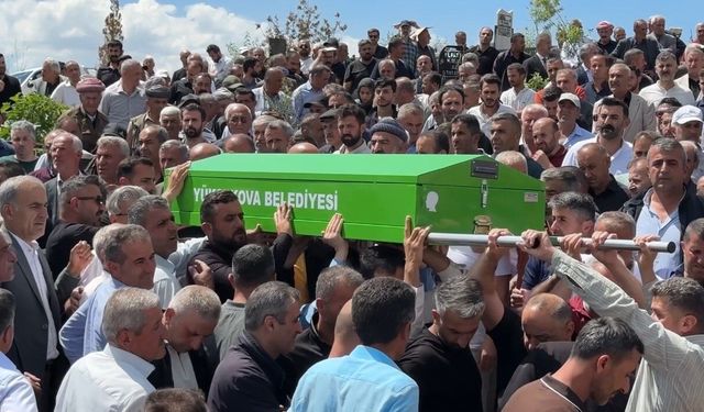 Van minibüs kazasında hayatını kaybedenler gözyaşları arasında toprağa verildi!