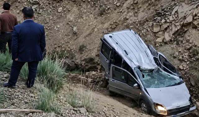 Van'da kontrolden çıkan otomobil şarampole yuvarlandı: 1 kişi öldü!