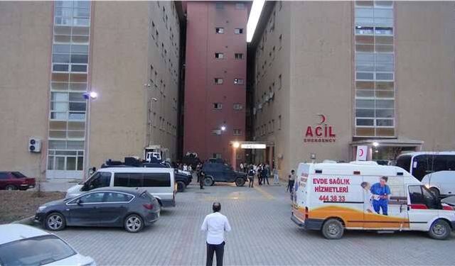 Hakkari’de bıçaklı kavga: 1 yaralı!
