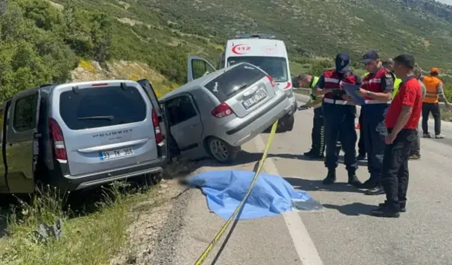 İki otomobil çarpıştı: 1 kişi öldü, 1'i ağır 5 kişi yaralandı!