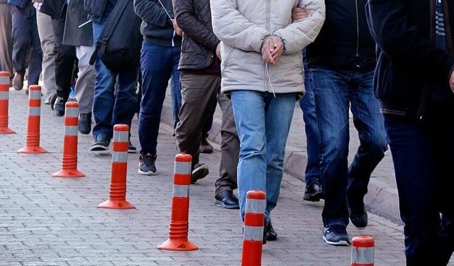 Hakkari'de kaçakçılık operasyonu: Çok sayıda kişi tutuklandı!