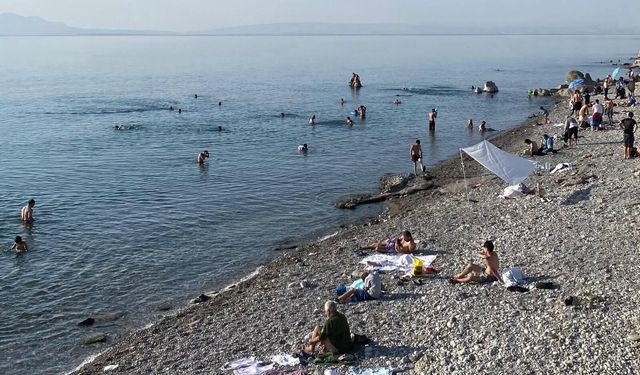Van’da Mollakasım Sahili’ne giden bir daha gitmek istiyor! İşte nedeni…