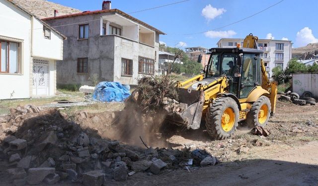 Van’da yeni yol için ilk kazma vuruldu: İki mahalle birbirine bağlanacak!