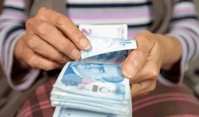 Emeklilerin zamlı maaş ödeme takvimi belli oldu! İşte maaş farkının yatacağı tarih