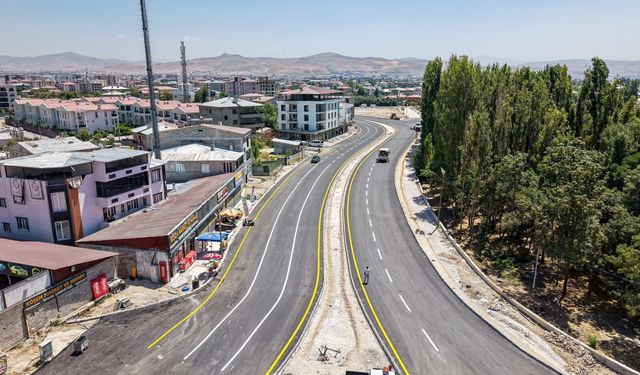 Van’da 3 mahalleyi birbirine bağlayacak yeni bağlantı yolu trafiğe açıldı!