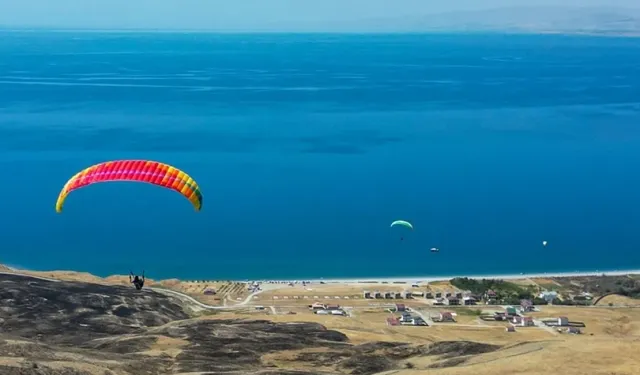 Van’da turistlerin yeni rotası belli oldu: Gökyüzünde unutulmaz deneyim