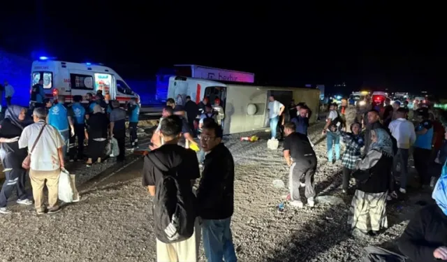 Kontrolden çıkan yolcu otobüsü şarampole devrildi: 40 kişi yaralandı!
