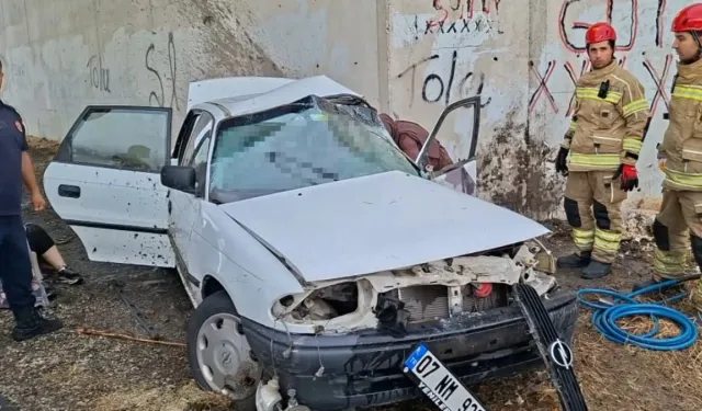 Kontrolünü kaybeden otomobil, beton duvara çarptı: 3 ölü, 2 ağır yaralı