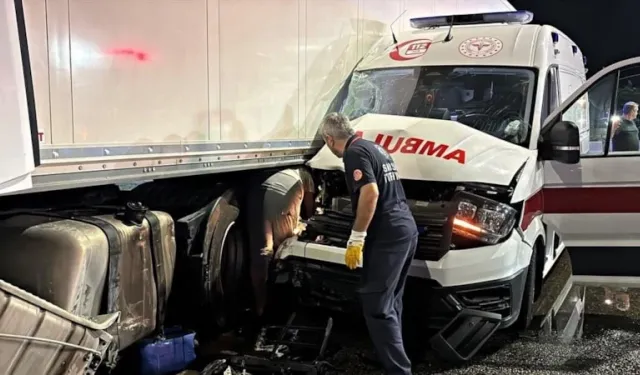 Hasta taşıyan ambulans ile tır çarpıştı: 6 yaralı