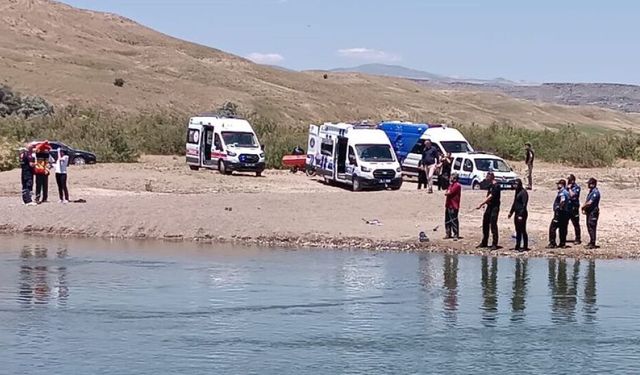 Şiddetli akıntıya kapılan 2 çocuk ırmakta kayboldu!
