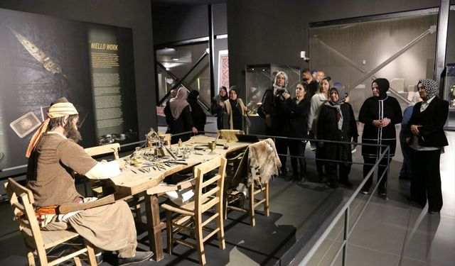 Şehit ve gazi aileleri Van'ın tarihi güzelliklerini gezdi