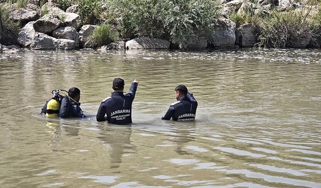 Van ekipleri 6 yaşındaki çocuğu arama çalışmalarını sürdürüyor