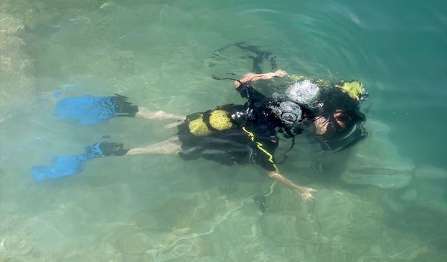 Van Gölü'nün renkli güzellikleri dalış etkinlikleriyle gençlere tanıtılıyor