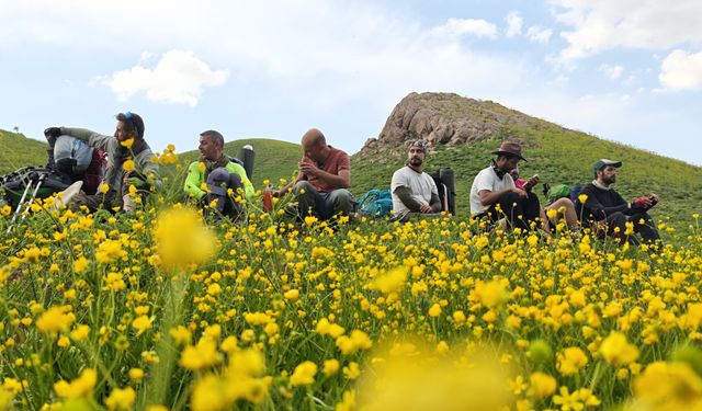 Van’da doğaseverler 25 kilometrelik parkuru Çalyan Gölü’nde bitirdi