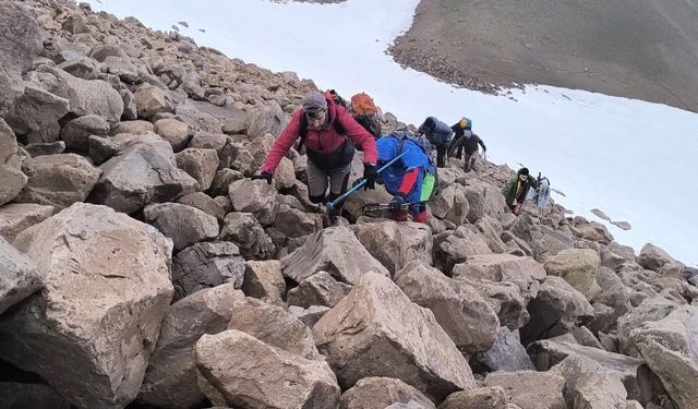 Van Gölü için 4 bin 58 metrede tek ses!