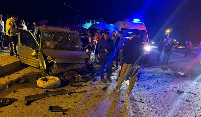 Yüksekova’da 2 ayrı kaza: Çok sayıda yaralı var